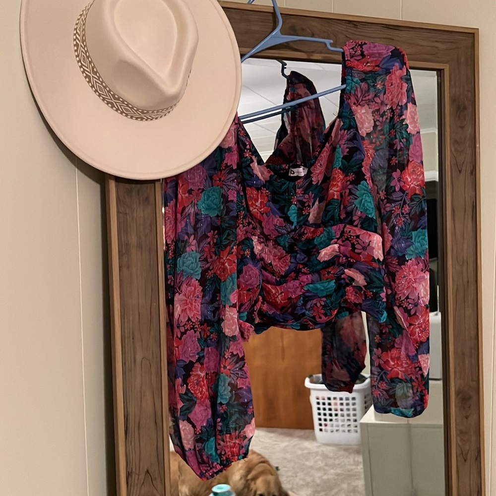 NWT | SO | BRIGHT FLORAL BLOUSE | SHIMMER | CROP | SIZE M